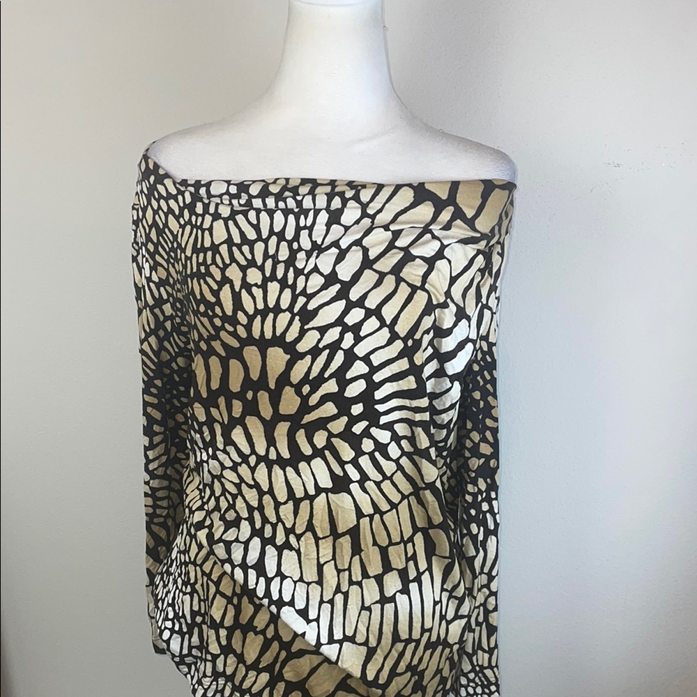 EST retail $395 St. John Tan and Black Blouse